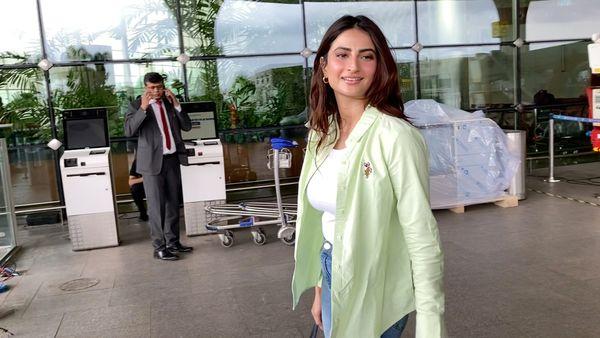 palak-tiwari-was-spotted-at-the-airport-showcasing-her-chic-and-trendy-travel-style